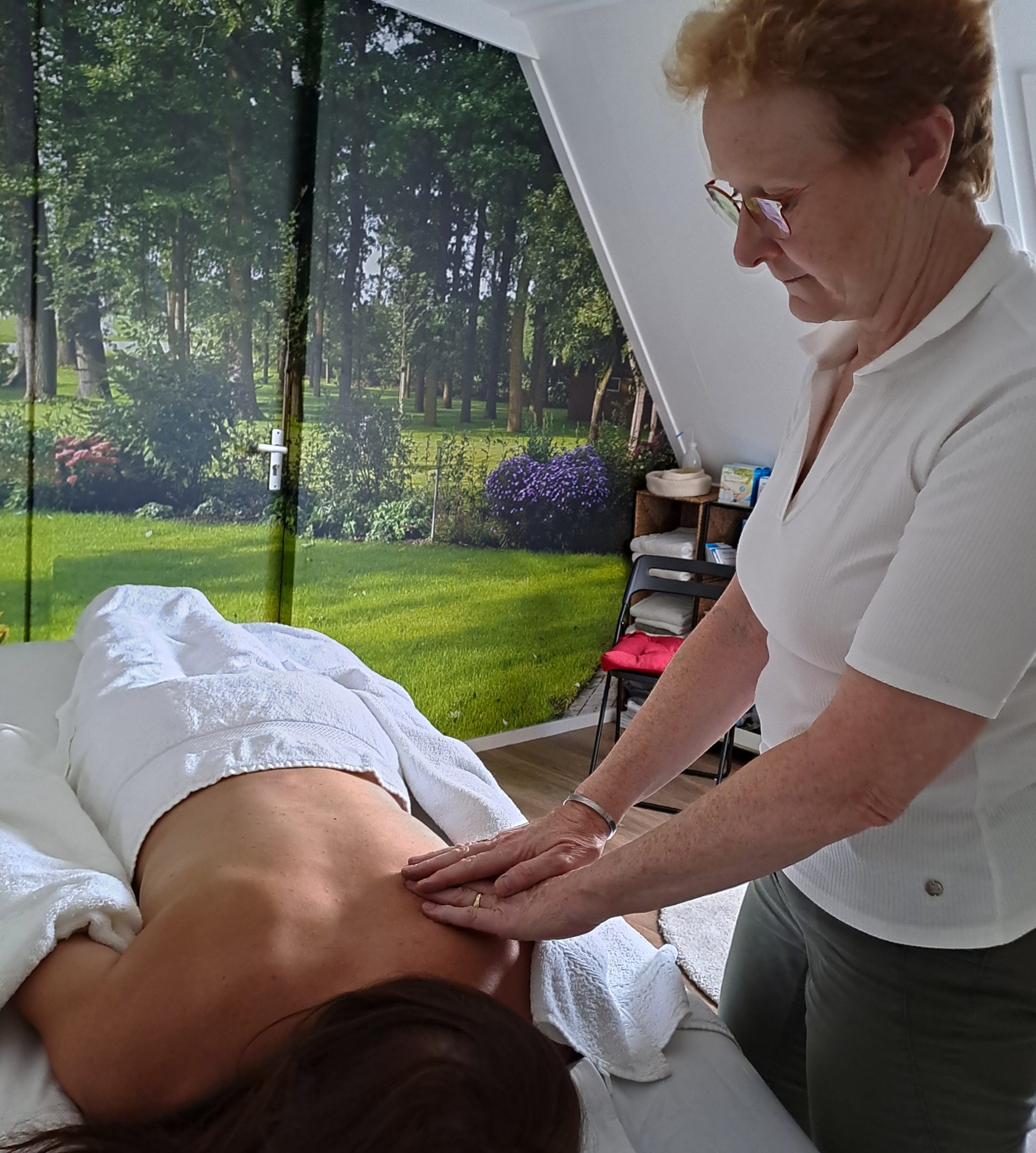 Healing massage door Tonnie bij het Zonnepaneeltje in Reutum